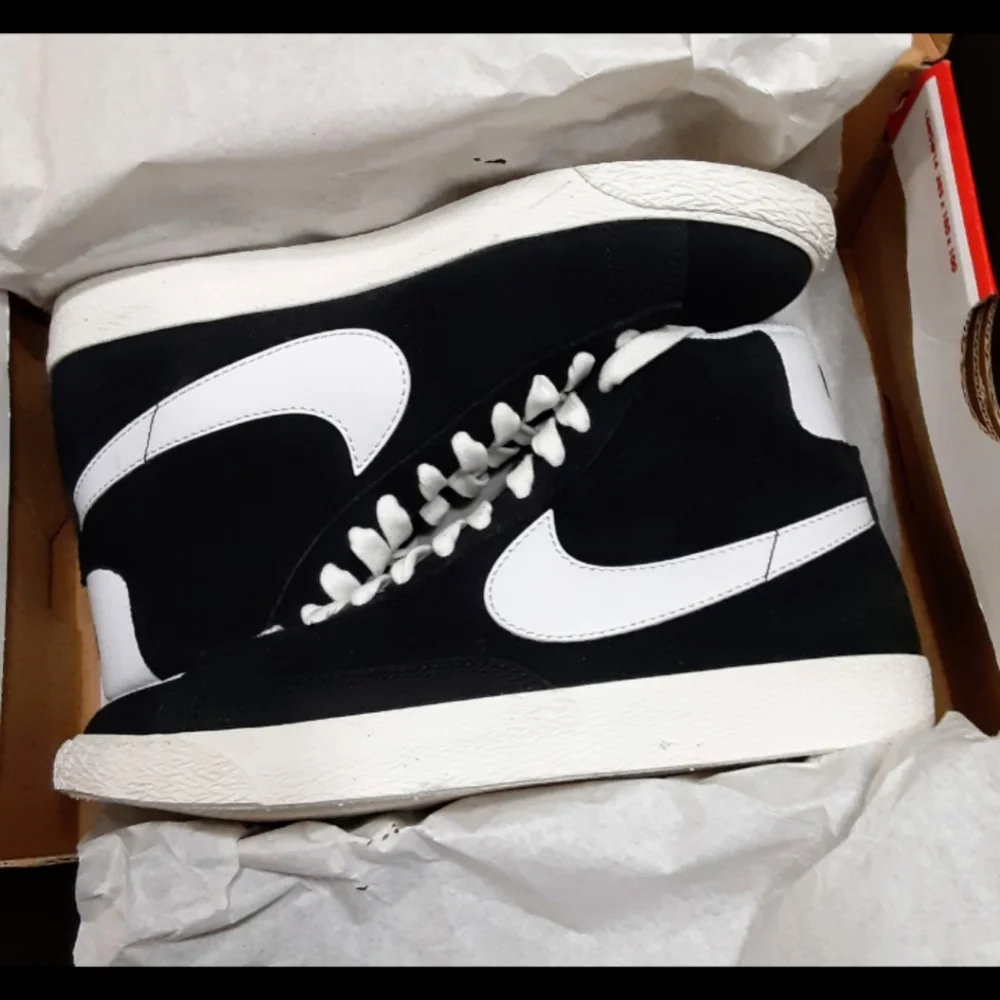 Nike - Picture 3 of 10